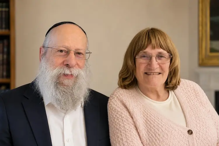 Rabbi Yirmiyahu & Shoshana Angyalfi