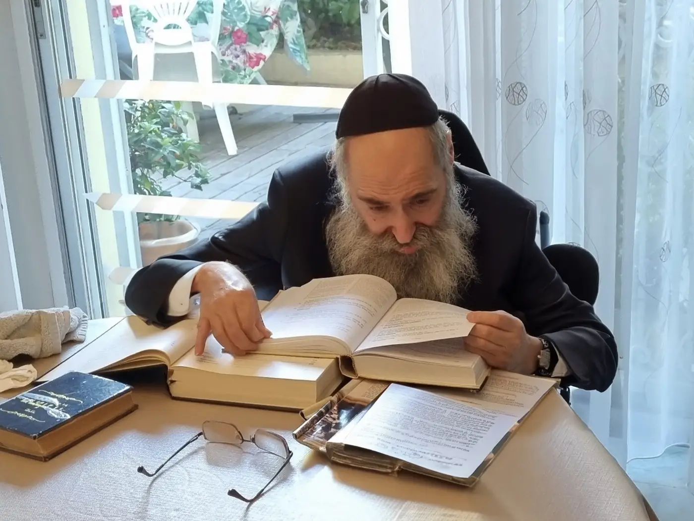Rav Yehouda Leib Matusof est né en 1952 à Casablanca, au Maroc.