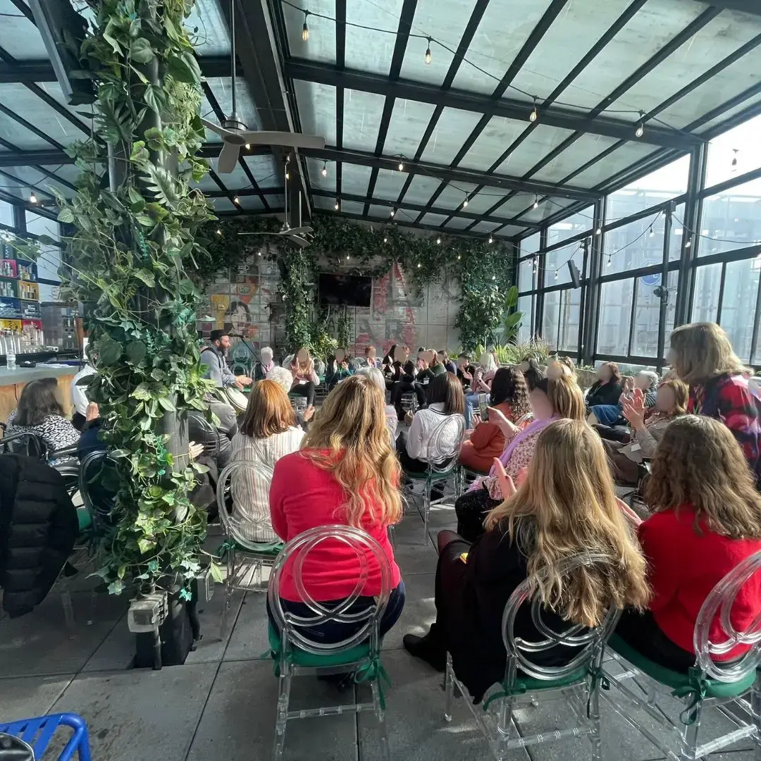 Blog No Woman Stands Alone: A Day to Live, Love, Laugh