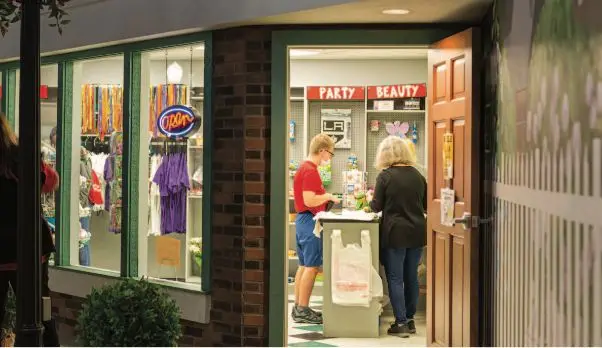 6892 W Maple Rd, West Bloomfield Township, MI 48322 248- 788-7878