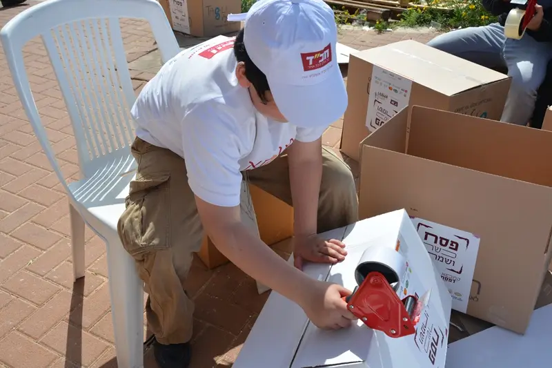 Passover Preparations over 1500 Food Packages Distributed
