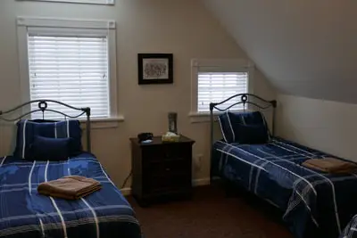 ​To book a room for Shabbos or during the week, please call Rabbi Abba @518-526-0773 or email [email protected]