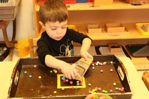 THE MONTESSORI APPROACH TO LEARNING