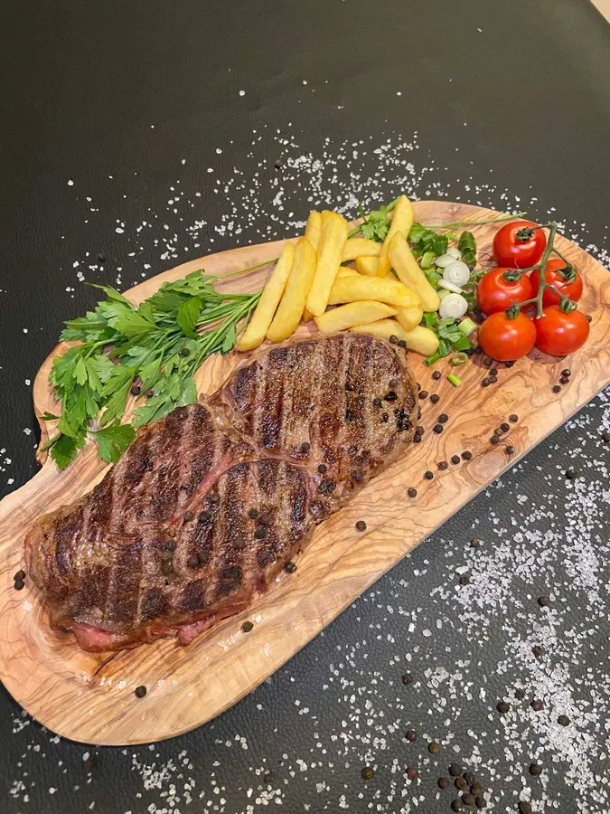 מחנה יהודה Your kosher place in Amsterdam תפריט בשרים עשיר ומגוון, אוירה טובה ושירות מצויין! לחץ לפרטים נוספים
