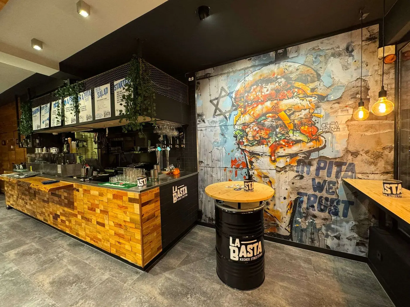 מזון מהיר בשרי פרווה La Basta – Kosher Street Food 16H De Clercqstraat, Amsterdam, Netherlands