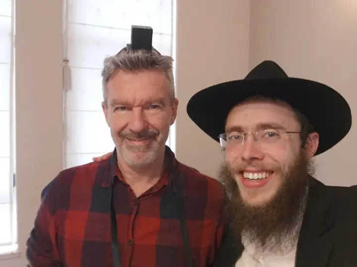 במסגרת פעילות זו נוצר קשר עמוק בין הרב בוטמן לידידיו, וכך יהודים רבים זוכים להתקרב ע"י ליהדות.