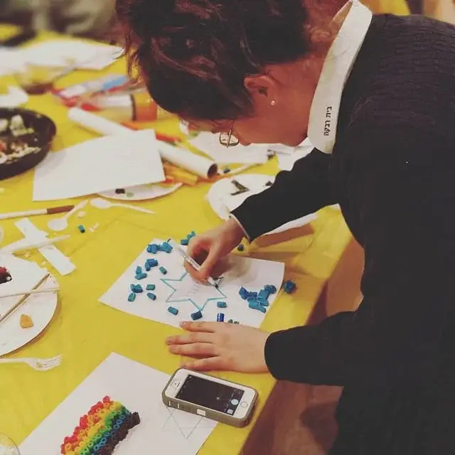 #AniYehudi- we love to express our #JewishPride and love. Creating a #MagenDavid out of Twizzlers. #GreatNight #GreatVibes
.
.
.
#AliyaGirl #Aliya #Twizzlers #T