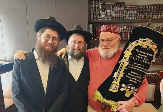 On Sunday September 8, Chabad of Rural and Regional Australia (RARA) welcomed a new Torah scroll.