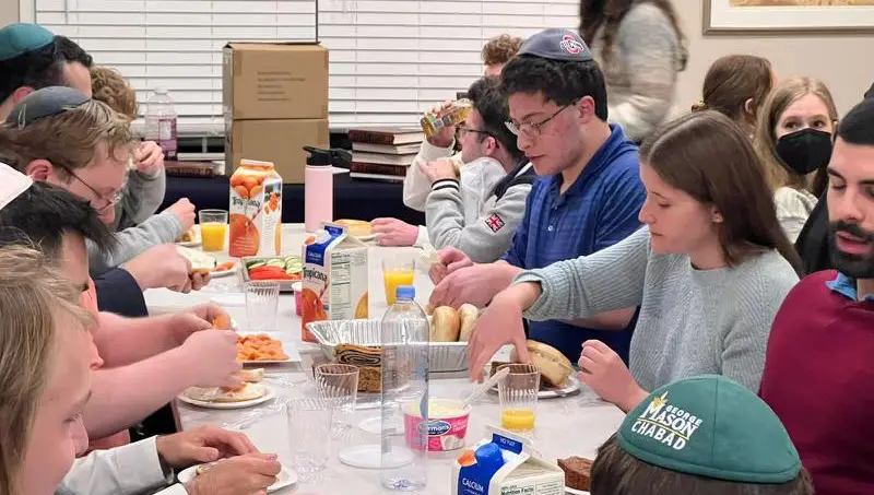 Sign up to receive a welcome package and stay in the loop with the Jewish community at Mason. Welcome to GMU!