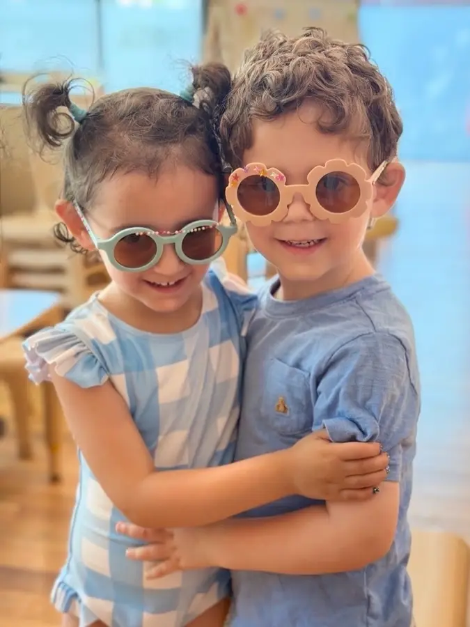 Decorating our stylish new sunglasses as we get ready to explore all things light, bright and sunny ☀️💡 ✨