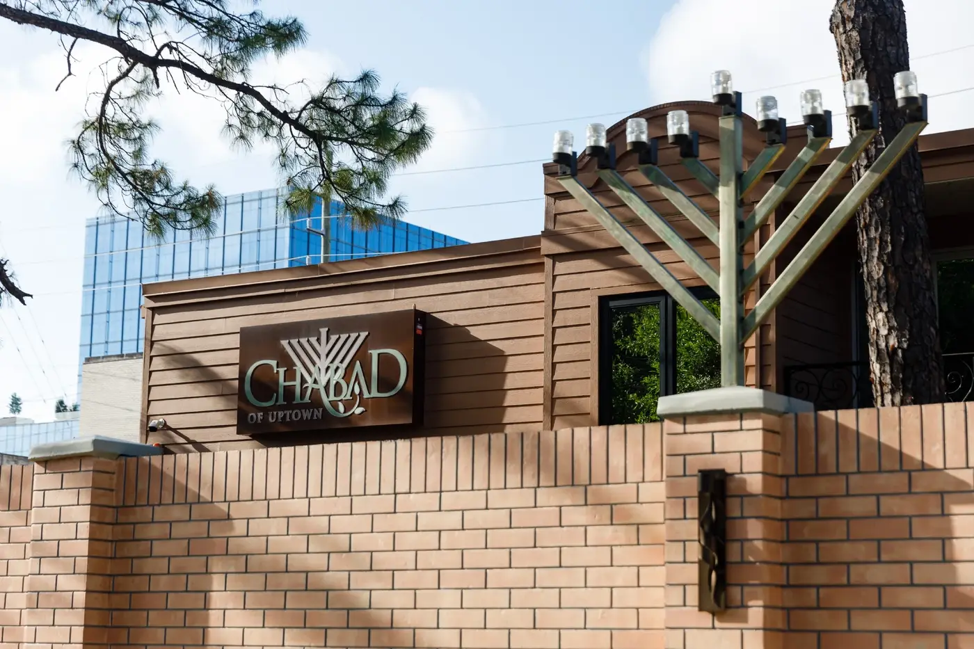 Have a Sweet New Year! Complete Chabad, Sefardic and Youth Service Schedule, Dinners, Luncheons and Holiday Guide!