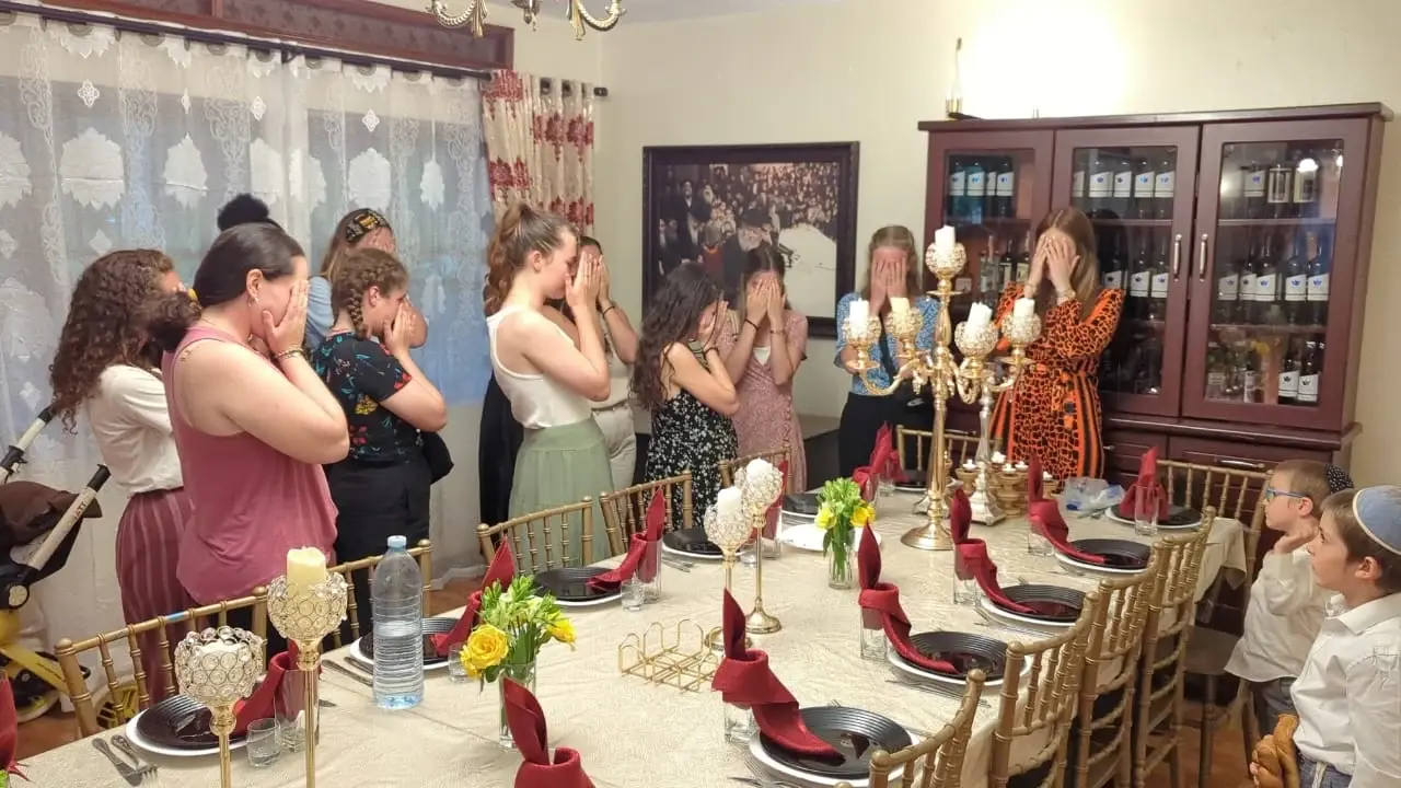 פותחים שנה עם חב"ד אוגנדה בואו לפתוח את השנה כמו שצריך, עם תפילות מרגשות, תקיעת שופר, סימני החג והרבה שמחה ואנרגיה טובה
