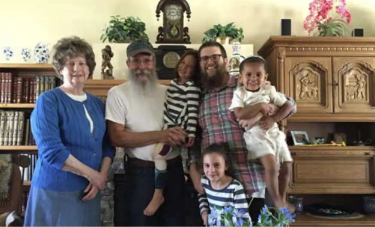 From L to R: Devorah A''H, Gavriel, Zeesy, Rabbi Chaim, Chaya, Menny