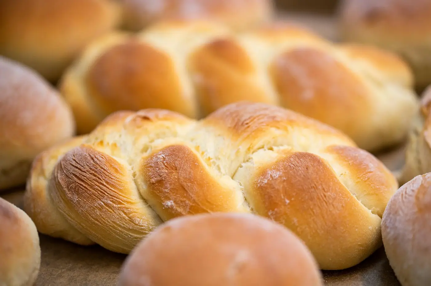 Shabbat Services TORAH CLASS, SHABBAT SERVICES, & KIDDUSH LUNCH Saturdays┃ 10:00 AM