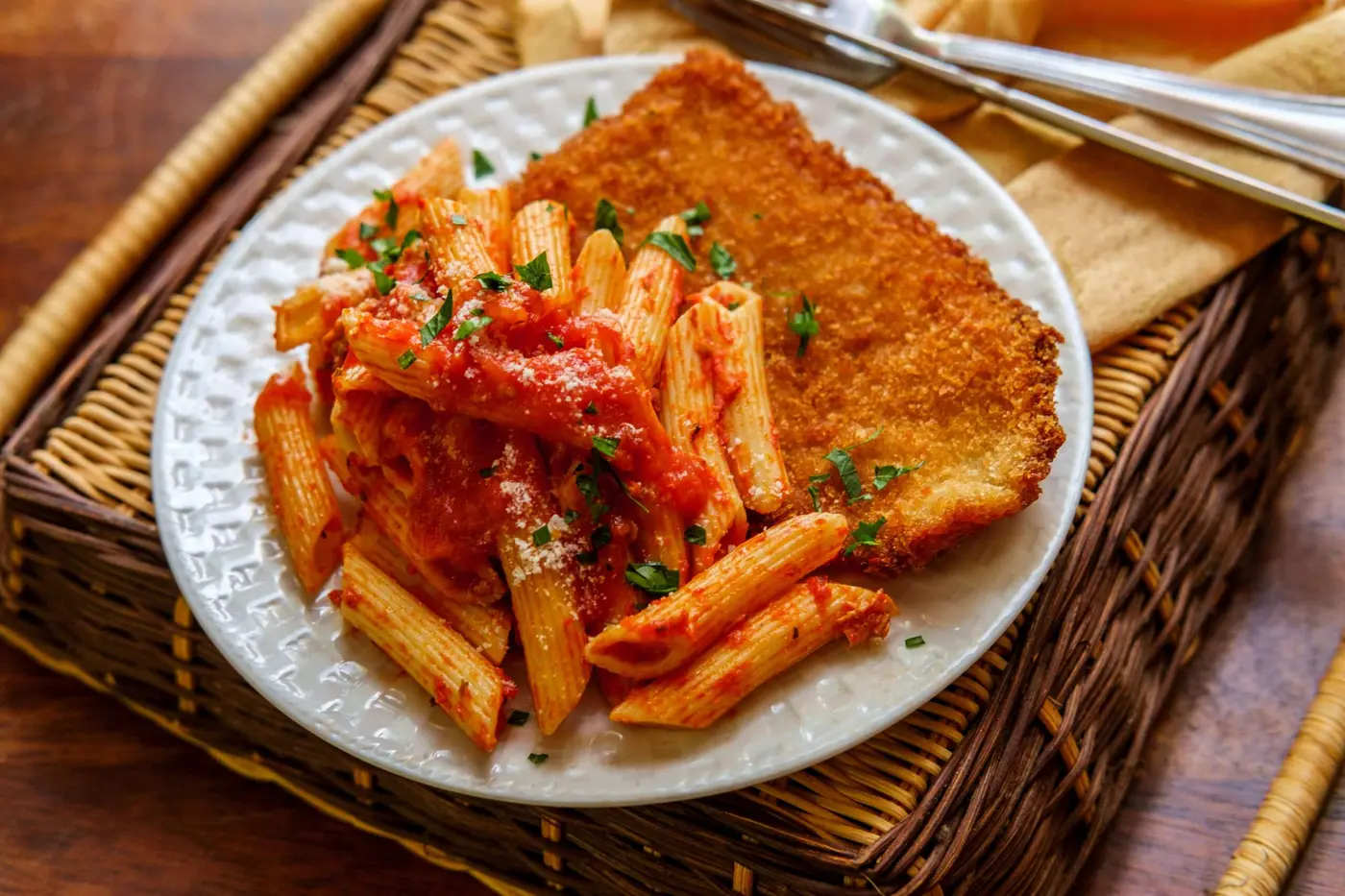 Meat Restaurant in the Center of Milan 📍 Monday to Thursday | 12:30 PM – 2:00 PM For reservations