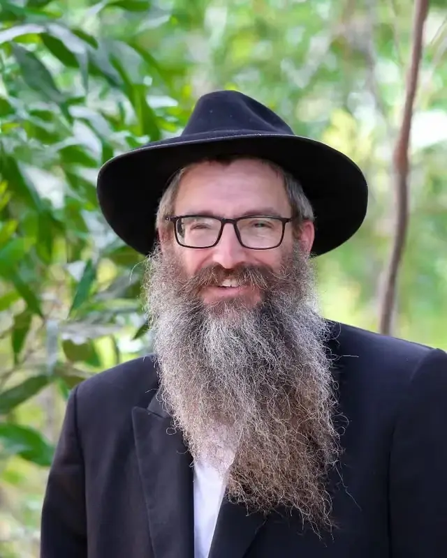 הרב דרור והרבנית מיכל שאול · שליחי המקום